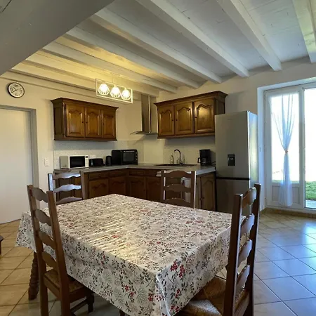 Chez Bourdet-pelou Tatil Evi *